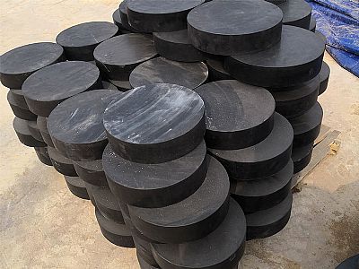 孝感板式橡胶支座由若干层橡胶片与薄钢板经加压硫化